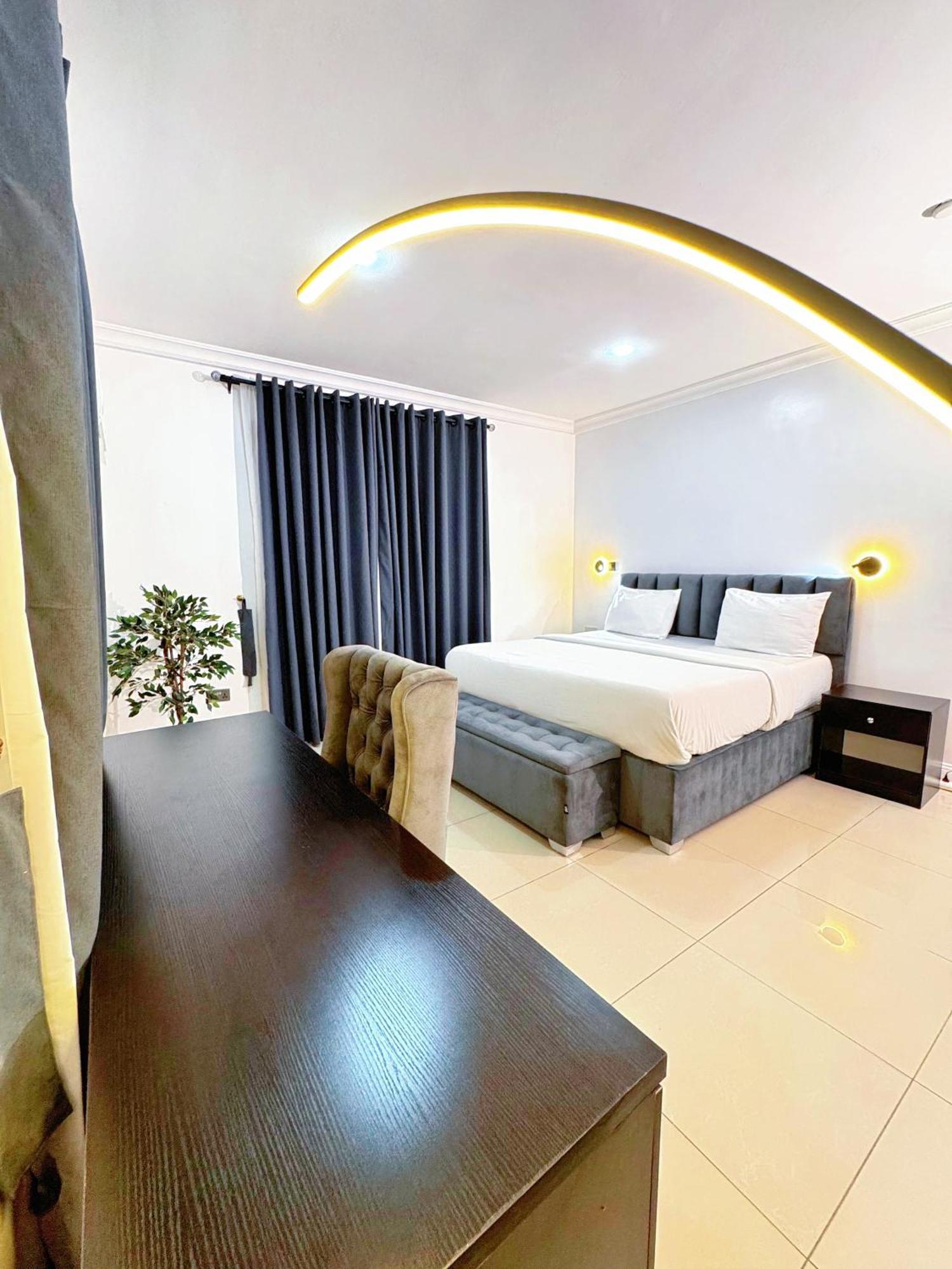 His Dulce Apartments Lagos Exterior photo